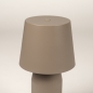 Foto 15704-6: Beige tafellamp van metaal in modern design voor stijlvolle verlichting