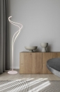 Foto 15738-1: Statement vloerlamp in wit met grote krul en dimbare led verlichting dim to warm