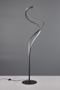Foto 15739-1: Statement vloerlamp in zwart met grote krul en dimbare led verlichting dim to warm