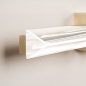 Foto 15845-10 detailfoto: Messing design wandlamp met buis van glas in prisma vorm