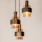 Foto 15857-4: Hanglamp met drie kokers van bruinkleurig glas met bronzen kokers aan een ronde plafondplaat