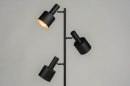 Foto 15889-2: Zwarte vloerlamp met 3 richtbare spots en schakelaar op de kappen 