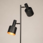 Foto 15890-10: Zwarte vloerlamp met 2 richtbare spots en schakelaar op de kappen 