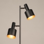 Foto 15890-2: Zwarte vloerlamp met 2 richtbare spots en schakelaar op de kappen 