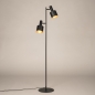 Foto 15890-3: Zwarte vloerlamp met 2 richtbare spots en schakelaar op de kappen 