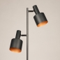 Foto 15890-7: Zwarte vloerlamp met 2 richtbare spots en schakelaar op de kappen 