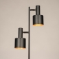 Foto 15890-9: Zwarte vloerlamp met 2 richtbare spots en schakelaar op de kappen 
