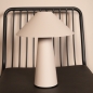 Foto 15939-9: Draadloze design tafellamp mushroom in beige mud met touchdimmer