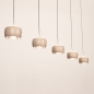 Foto 16118-2: Beige hanglamp met vijf lichtpunten, een Easy Lift systeem en een Dim to Warm functie