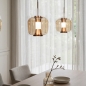 Foto 16127-2 sfeerfoto: Hanglamp Rosa in brons met champagnekleurig glas voorzien van easy lift systeem