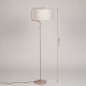 Foto 16166-1:  Eigentijdse beige vloerlamp met crèmekleurige, linnen kap. 