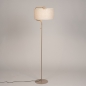 Foto 16166-2:  Eigentijdse beige vloerlamp met crèmekleurige, linnen kap. 