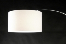 Foto 30011-19: Ausziehbare Bogenlampe aus gebürstetem Stahl mit weißem Lampenschirm