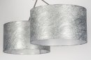 Foto 30100-8: Dubbele pendellamp in extra lange, verstelbare uitvoering voorzien van twee zilverkleurige, stoffen kappen.