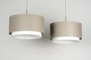 Foto 30132-5: Grote, moderne hanglamp voorzien van twee stoffen, dubbele kappen in taupe kleur.