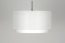 Foto 30141-5: Moderne hanglamp voorzien van een dubbele stoffen kap in witte kleur.