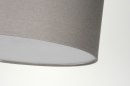 Foto 30376-13: Moderne Pendelleuchte mit grauem Stoffschirm und Blender.