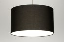 Foto 30377-11: Moderne hanglamp voorzien van een stoffen, zwarte kap met blender.