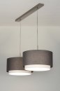 Foto 30415-1: Grote, moderne hanglamp voorzien van twee dubbele kappen in de kleuren grijs en wit.