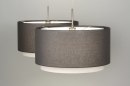 Foto 30415-3: Grote, moderne hanglamp voorzien van twee dubbele kappen in de kleuren grijs en wit.