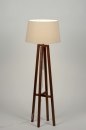 Foto 30428-2 schuinaanzicht: Houten vloerlamp met beige lampenkap van stof