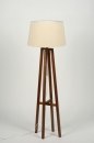 Foto 30428-6 schuinaanzicht: Houten vloerlamp met beige lampenkap van stof