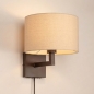Foto 30611-1: Bruine wandlamp met beige linnen kap