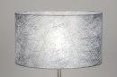 Foto 30643-4 detailfoto: Vloerlamp met ronde lampenkap van stof in zilver