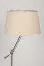 Foto 30687-7 schuinaanzicht: Moderne staande schemerlamp met beige lampenkap van stof