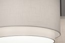 Foto 30861-11: Sfeervolle hanglamp voorzien van twee stoffen kappen in een witte kleur. 