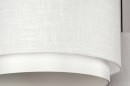 Foto 30861-12: Sfeervolle hanglamp voorzien van twee stoffen kappen in een witte kleur. 
