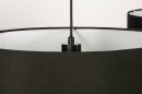 Foto 30862-11: Moderne hanglamp voorzien van twee stoffen, zwarte kappen.
