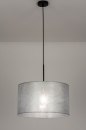 Foto 30866-1: Sfeervolle hanglamp voorzien van een stoffen, zilverkleurige kap.