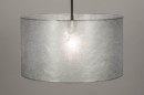 Foto 30866-4: Sfeervolle hanglamp voorzien van een stoffen, zilverkleurige kap.
