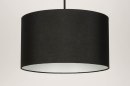 Foto 30868-5: Moderne hanglamp voorzien van een stoffen, zwarte kap.