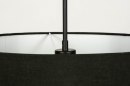Foto 30868-9: Moderne hanglamp voorzien van een stoffen, zwarte kap.