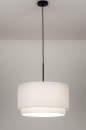 Foto 30870-1: Sfeervolle hanglamp voorzien van een stoffen kap in een witte kleur.