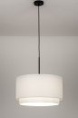 Foto 30870-1: Sfeervolle hanglamp voorzien van een stoffen kap in een witte kleur.