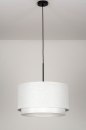Foto 30870-4: Sfeervolle hanglamp voorzien van een stoffen kap in een witte kleur.
