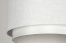 Foto 30870-8: Sfeervolle hanglamp voorzien van een stoffen kap in een witte kleur.