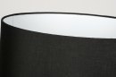Foto 30878-9 detailfoto: Zwarte driepoot vloerlamp met zwarte stoffen lampenkap