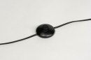Foto 30879-11 detailfoto: Zwarte driepoot vloerlamp met witte lampenkap van stof