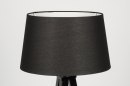 Foto 30886-6 detailfoto: Zwarte driepoot vloerlamp met zwarte stoffen lampenkap
