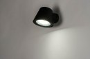 Foto 30900-1 schuinaanzicht: Met sensor zwarte buitenlamp gemaakt van hoogwaardig aluminium voor een zeer scherpe prijs.