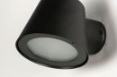 Foto 30900-6 detailfoto: Met sensor zwarte buitenlamp gemaakt van hoogwaardig aluminium voor een zeer scherpe prijs.