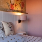 Foto 30901-15: Hotel chique Bedlamp met roze kap van fluweel