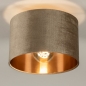 Foto 30913-8 zijaanzicht: Kleine plafondlamp met kap van fluweel in taupe met koperen binnenkant