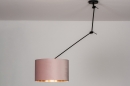 Foto 30919-2: Verstelbare hanglamp met knikarm en luxe roze lampenkap van fluweel met koperkleurige binnenkant