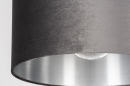 Foto 30932-6: Zwarte hanglamp met grijze lampenkap van fluweel met een zilverkleurige binnenkant
