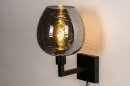 Foto 30936-2: Zwarte wandlamp met rookglas, snoer en schakelaar op wandplaat